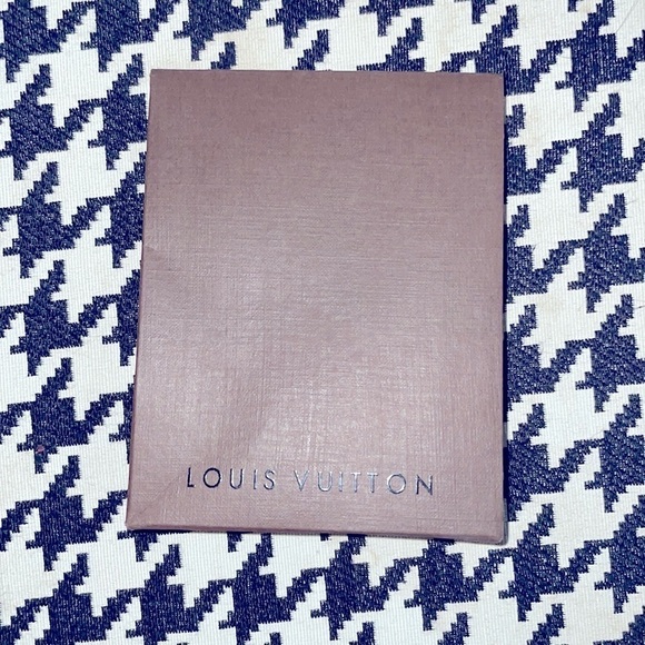 Authentic Louis Vuitton Shoe Laces - Picture 1 of 2